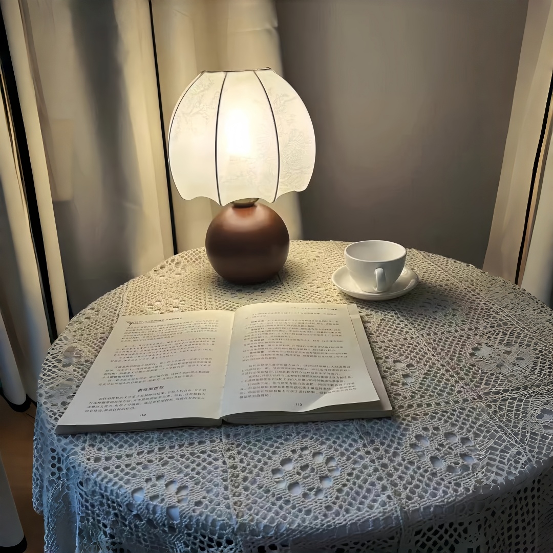 Vintage floral table lamp, med - Home Of Textiles 评论和价格